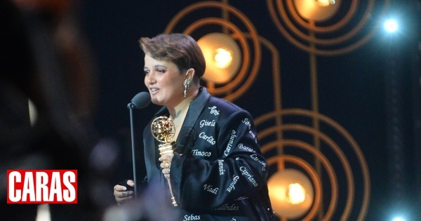 Carolina Deslandes costume at the Golden Globes Gala 'hides' special names