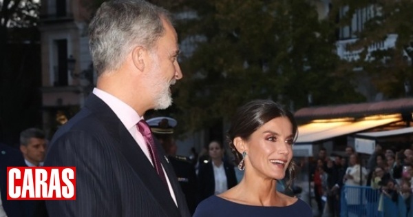 Letizia surprises by betting on a backless dress for an event at the Teatro Real in Madrid