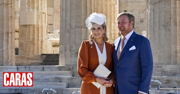 In a two-tone dress and pearl accessories, Máxima da Holanda dazzles on arrival in Greece