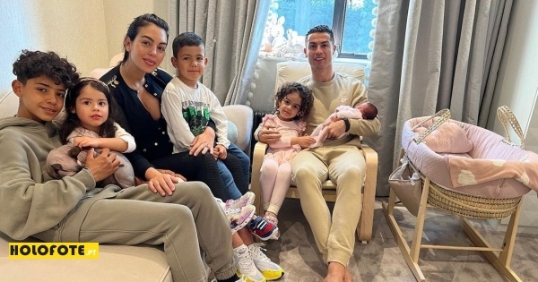 Ronaldo enrolled children in millionaire school.  Find out how much it costs!