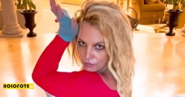 Britney Spears |  Dance and almost show what 'shouldn't'