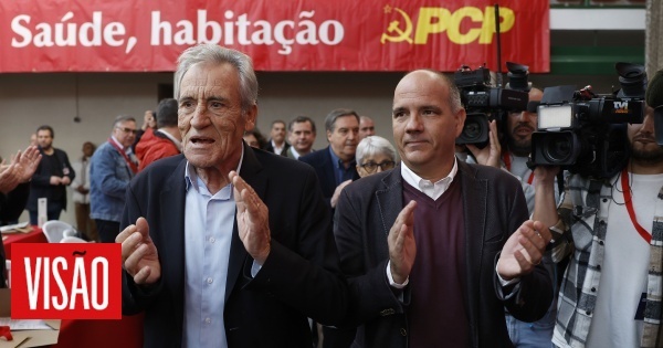PCP: Jerónimo and Raimundo enter the conference together with wide applause from the 
